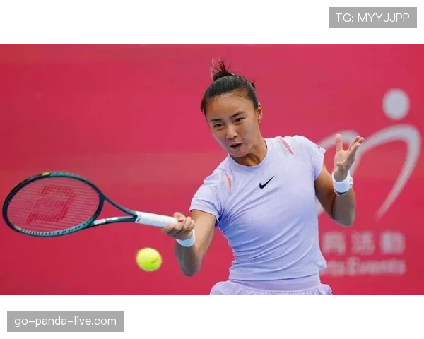 刷到袁悦下机照，上场像军训，下机像逛精品店，钱包都傻了