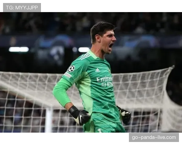 库尔图瓦对阵利物浦与曼城时的极限扑救机制与实战价值解析